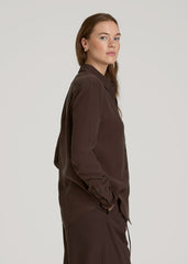 Relaxed Button-Up Single-Pocket Blouse for Tall Women in Espresso