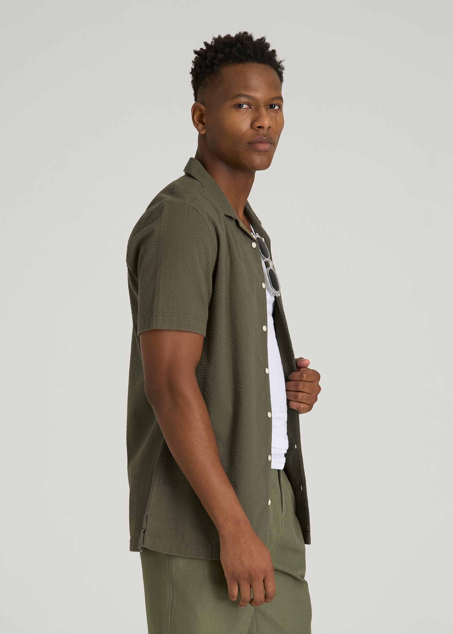 Seersucker Camp Collar Short Sleeve Shirt for Tall Men in Olive