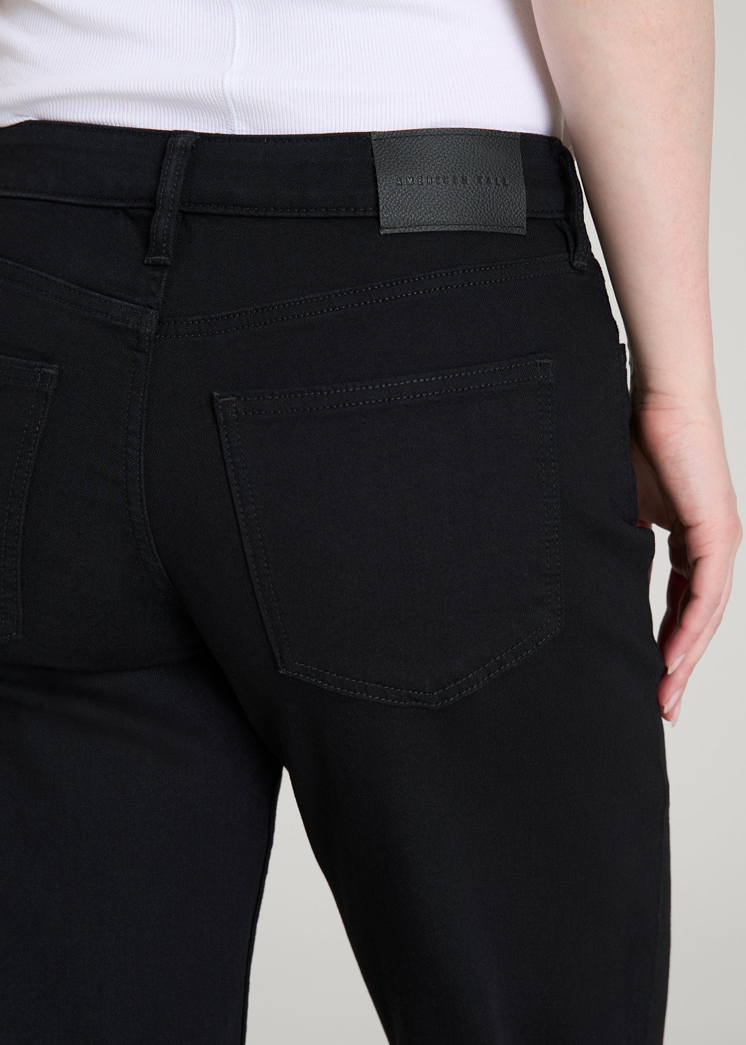 Mid-Rise Relaxed Fit Jeans for Tall Women in Optimum Black