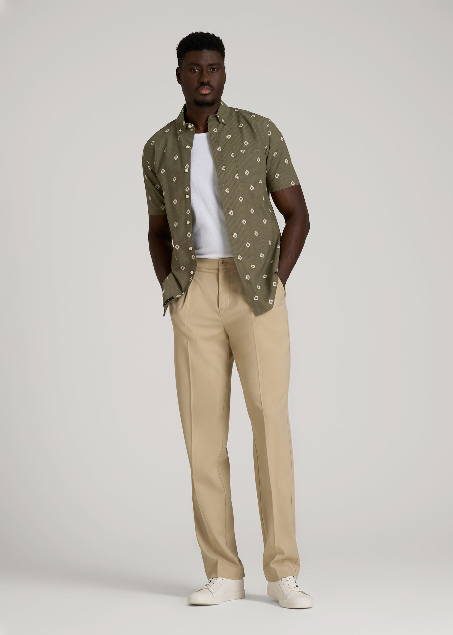 Relaxed Pleated Trousers for Tall Men in Light Khaki
