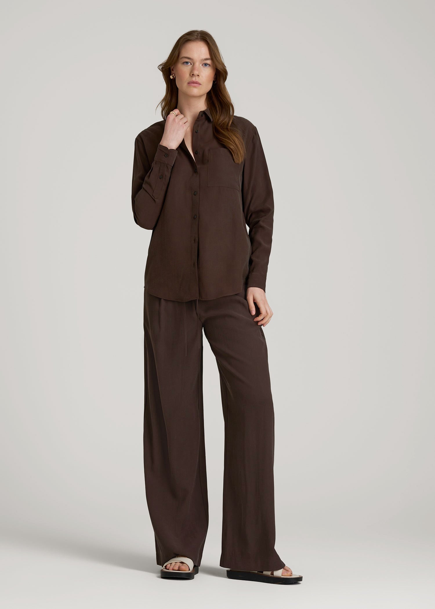 Relaxed Button-Up Single-Pocket Blouse for Tall Women in Espresso