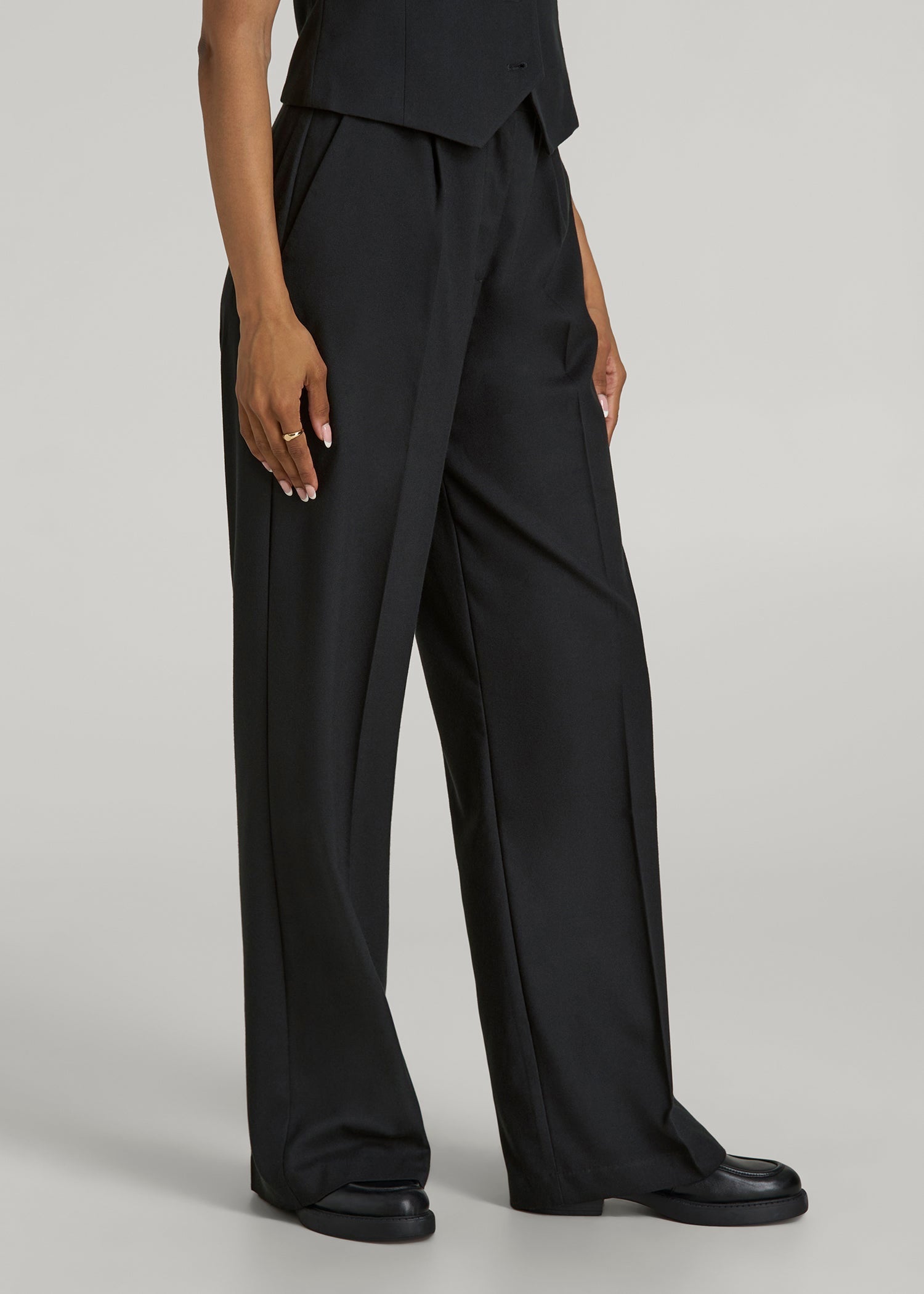 High-Rise Wide-Leg Pleated Dress Pants for Tall Women in Black