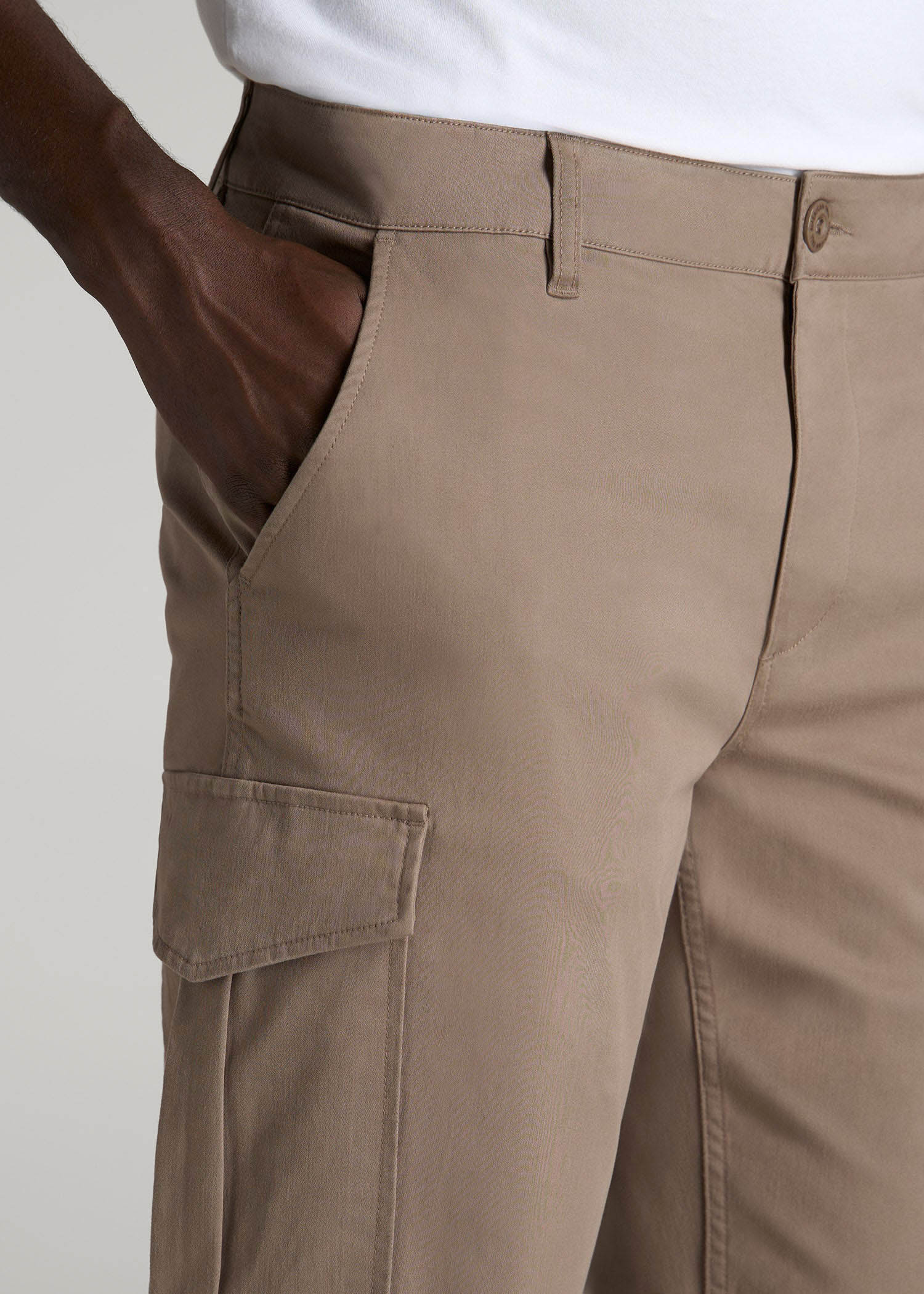 TAPERED-FIT Stretch Cotton Cargo Jogger Pants for Tall Men in Dark Sand